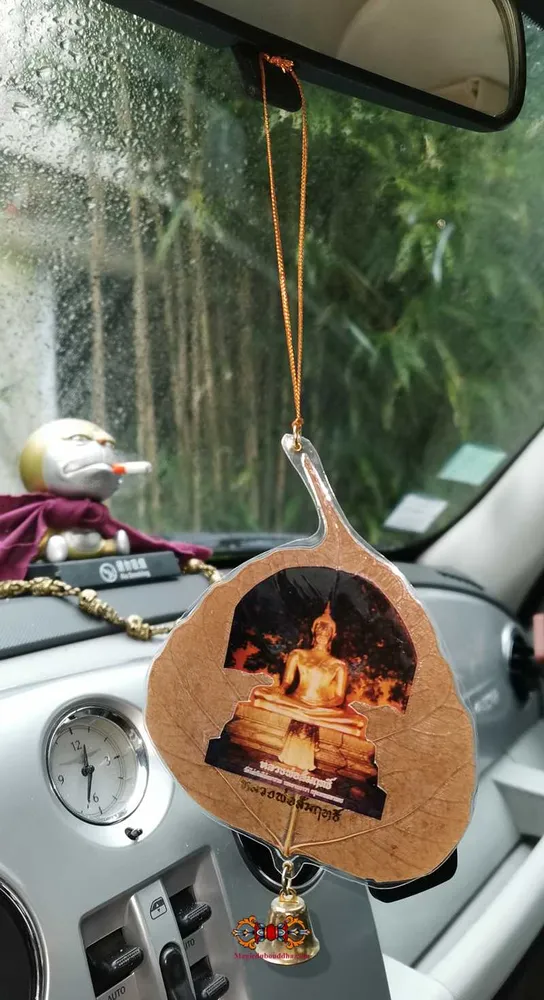 Protection magique pour voiture feuille d'arbre du Bouddha - Wat Pai Ngern. magiedubouddha