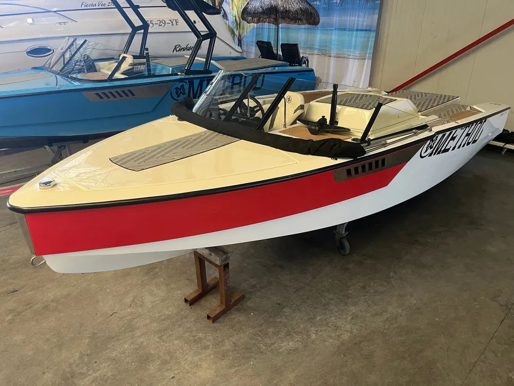 Method Wake Ski 6.2 wakeboard- waterski boat avec 440HP RED