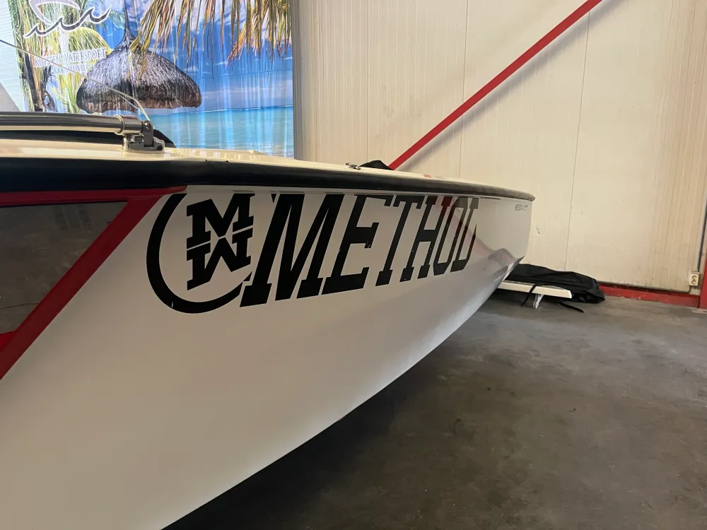 Method Wake Ski 6.2 wakeboard- waterski boat avec 440HP RED
