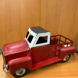 Voiture métal rouge style antique Panam