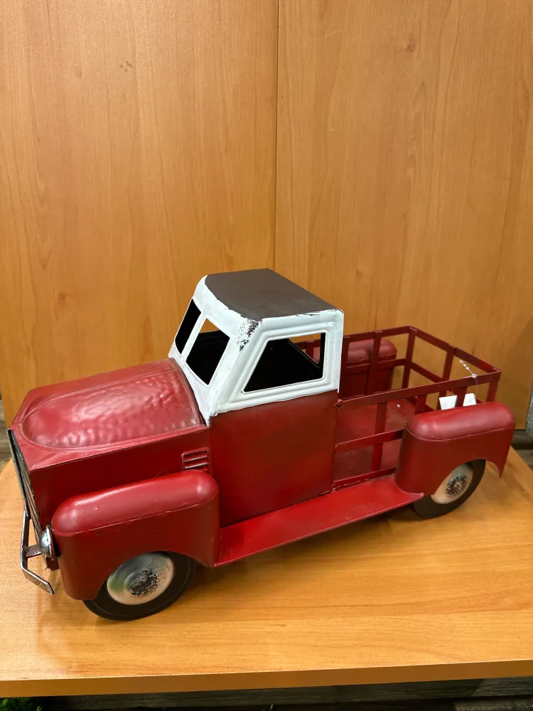 Voiture métal rouge style antique Panam
