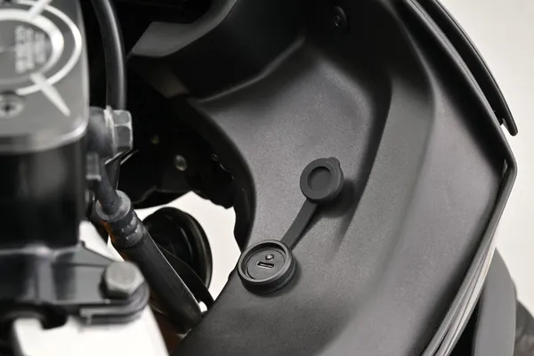 DAYTONA - Prise usb-c moto Parts Europe