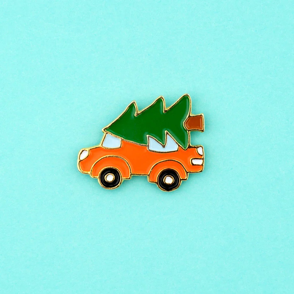 Pin's Voiture sapin - Coucou Suzette