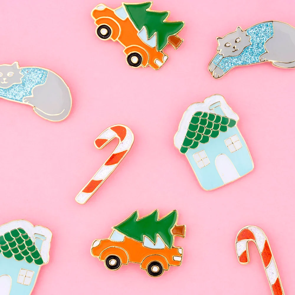 Pin's Voiture sapin - Coucou Suzette