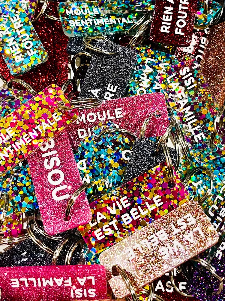 EN VOITURE SIMONE Porte-clés à paillettes Violet / Or / Vert Plus de Love
