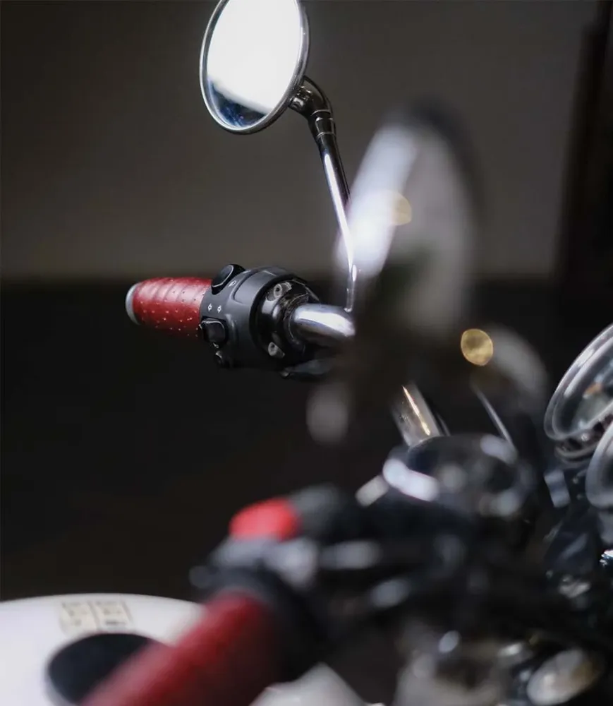 Poignées Moto Cherry Red Perforées Trip Machine