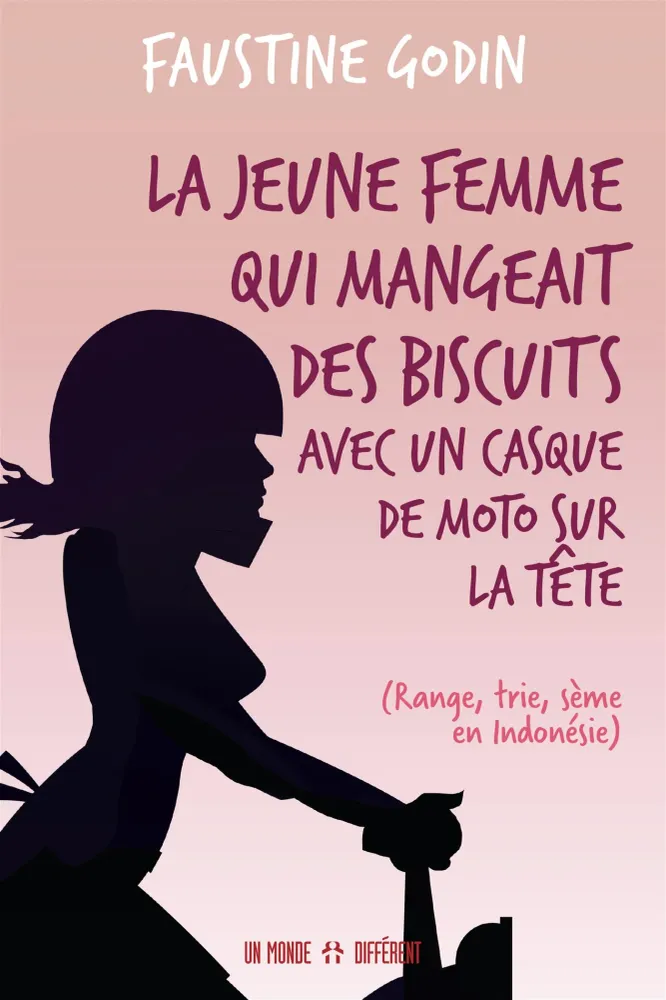 La jeune femme qui mangeait des biscuits avec un casque de moto sur la tête : (range, trie, sème en Indonésie) Quebecor Media