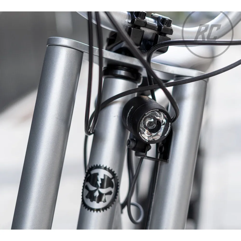 SET DE LAMPES "SUPERNOVA" AVANT & ARRIERE POUR VELO ELECTRIQUE "BIGGIE" RUFF CYCLES