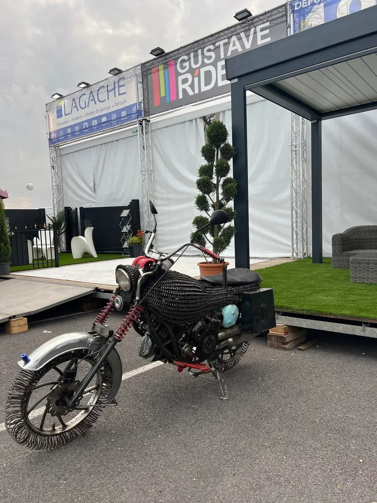 Sculpture métallique artisanale – Liberté, moto taille réelle en acier recyclé