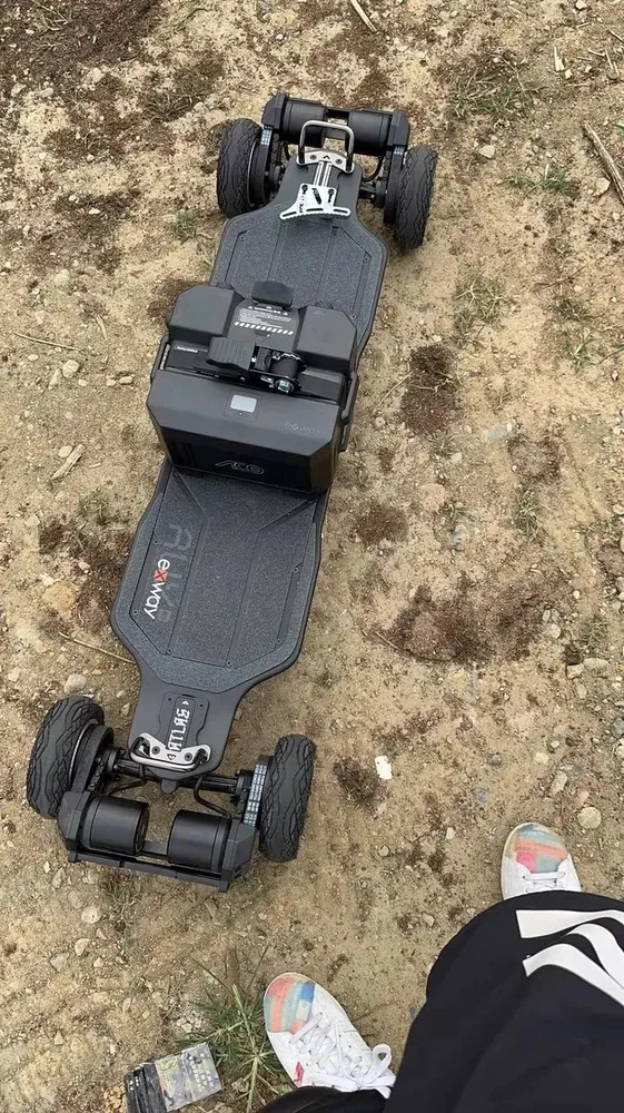 Skateboard Électrique Exway Atlas Pro Gear V2 – 4 roues, 7000W, 35 km d’autonomie