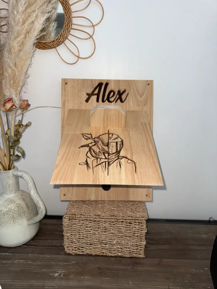 Support de casque moto personnalisé en bois