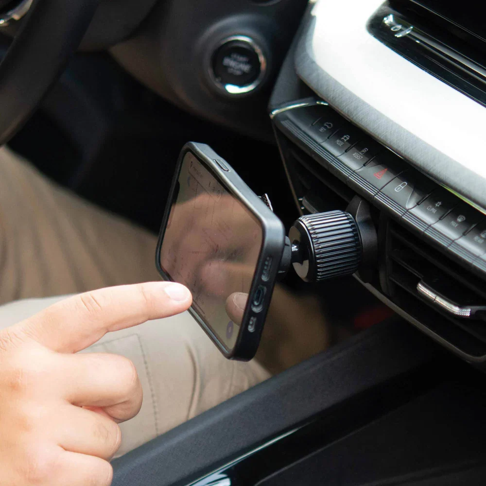 Support magnétique pour fixer ton téléphone dans la grille d'ération de la voiture - Silwy