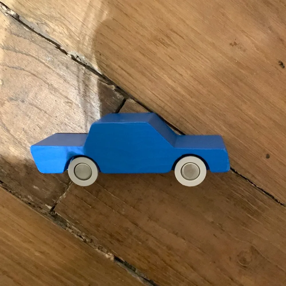 Voiture en bois bleu - Waytoplay