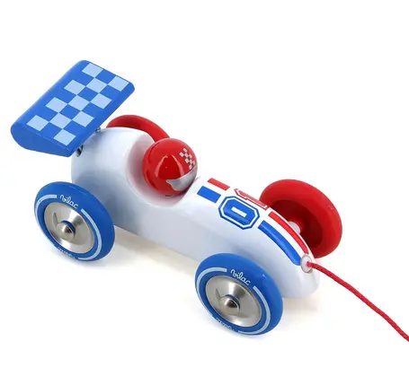 Voiture de course blanche à trainer