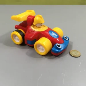 Voiture de course rouge-jaune-bleu 1