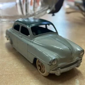 Voiture Dinky Toys Simca 9 Aronde 24U Tole