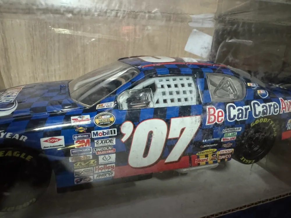 đ Voiture Miniature NASCAR #07 - âBe Car Care Awareâ (Ă©dition Performance) 2007