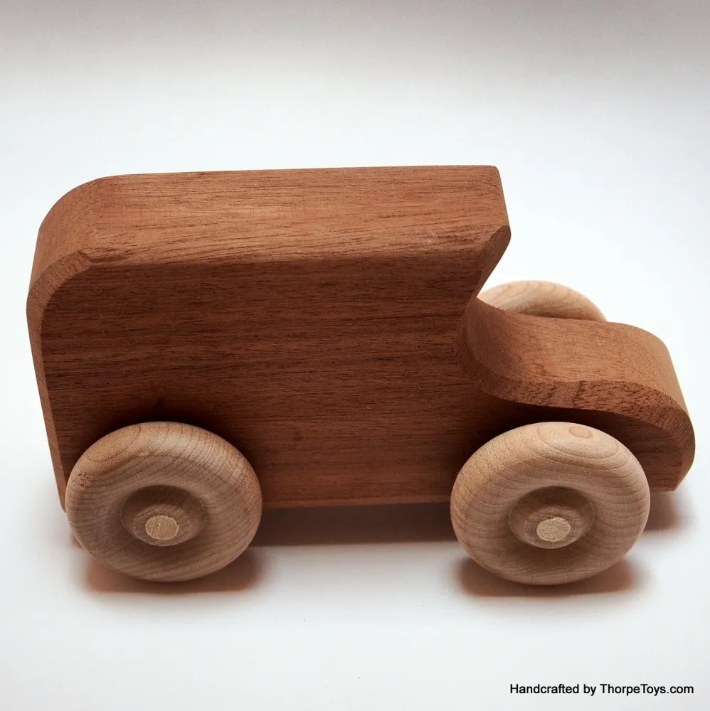 Voiture modèle T vintage en bois dur foncé
