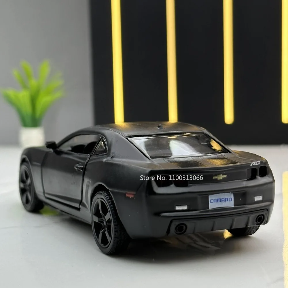 Voiture de sport Chevrolet Camaro à l'échelle 1:36, modèle réduit en alliage moulé sous pression, avec fonction de tractio...