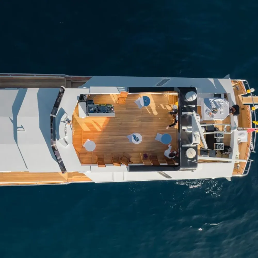 M/Y Zaffiro - 23,6 m - 4 Cabins - 40 Guests YACHT BAR